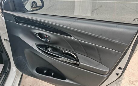 Toyota Yaris XP150 рестайлинг, 2022 год, 1 073 000 рублей, 6 фотография