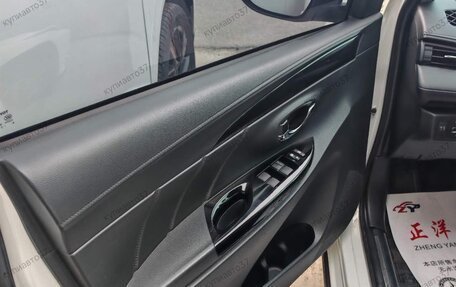 Toyota Yaris XP150 рестайлинг, 2022 год, 1 073 000 рублей, 15 фотография