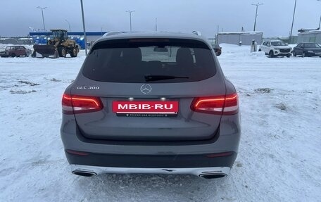 Mercedes-Benz GLC, 2017 год, 2 100 000 рублей, 3 фотография