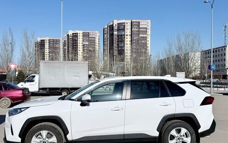 Toyota RAV4, 2023 год, 4 000 000 рублей, 4 фотография