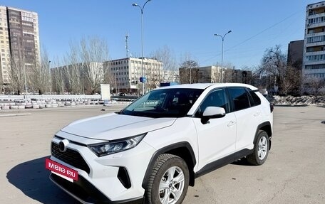Toyota RAV4, 2023 год, 4 000 000 рублей, 5 фотография