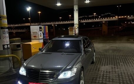 Mercedes-Benz S-Класс, 2011 год, 2 100 000 рублей, 1 фотография