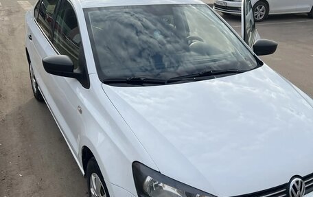 Volkswagen Polo VI (EU Market), 2015 год, 720 000 рублей, 4 фотография