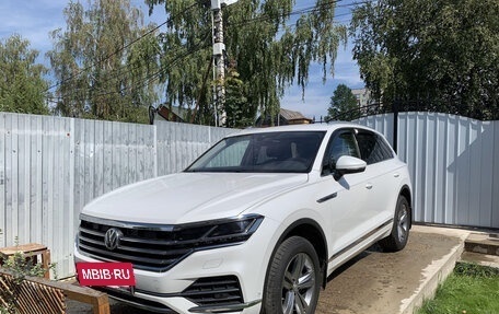 Volkswagen Touareg III, 2019 год, 4 150 000 рублей, 3 фотография