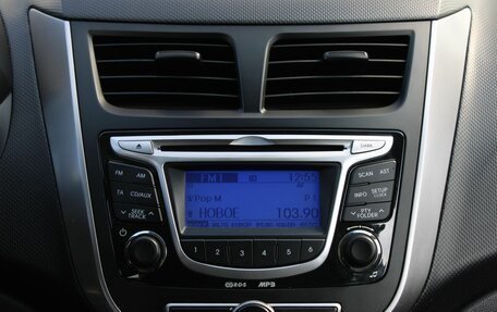 Hyundai Solaris II рестайлинг, 2013 год, 940 000 рублей, 22 фотография