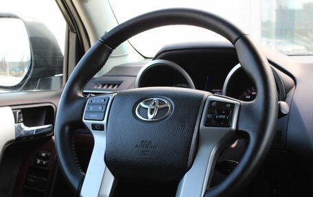 Toyota Land Cruiser Prado 150 рестайлинг 2, 2016 год, 4 030 000 рублей, 18 фотография