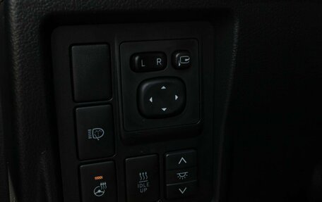 Toyota Land Cruiser Prado 150 рестайлинг 2, 2016 год, 4 030 000 рублей, 26 фотография