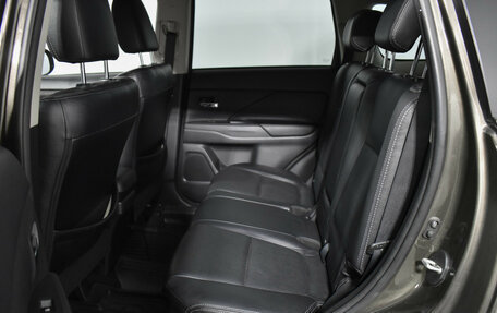 Mitsubishi Outlander III рестайлинг 3, 2017 год, 1 980 000 рублей, 11 фотография