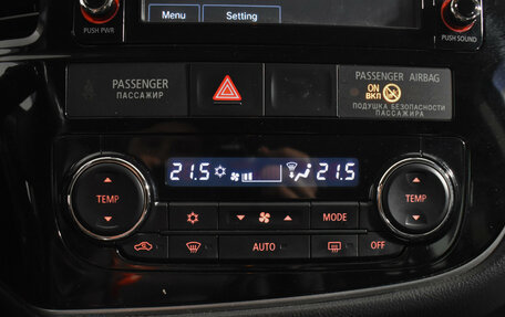 Mitsubishi Outlander III рестайлинг 3, 2017 год, 1 980 000 рублей, 15 фотография