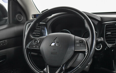 Mitsubishi Outlander III рестайлинг 3, 2017 год, 1 980 000 рублей, 14 фотография