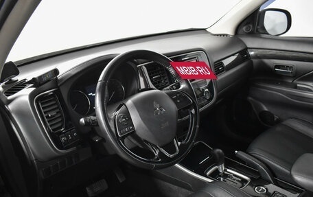 Mitsubishi Outlander III рестайлинг 3, 2017 год, 1 980 000 рублей, 9 фотография