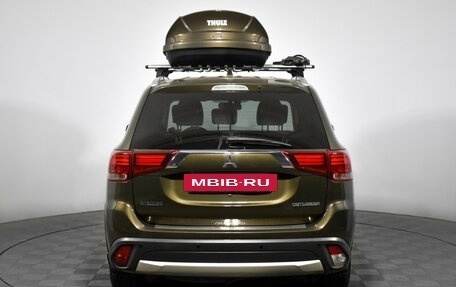 Mitsubishi Outlander III рестайлинг 3, 2017 год, 1 980 000 рублей, 6 фотография