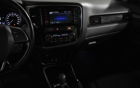 Mitsubishi Outlander III рестайлинг 3, 2017 год, 1 980 000 рублей, 22 фотография