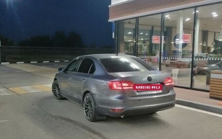 Volkswagen Jetta VI, 2014 год, 1 300 000 рублей, 2 фотография