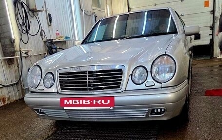 Mercedes-Benz E-Класс, 1997 год, 500 000 рублей, 3 фотография