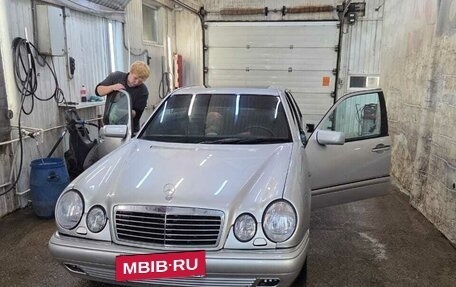 Mercedes-Benz E-Класс, 1997 год, 500 000 рублей, 2 фотография