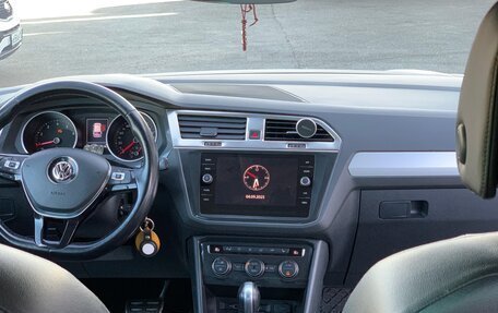 Volkswagen Tiguan II, 2018 год, 2 200 000 рублей, 9 фотография