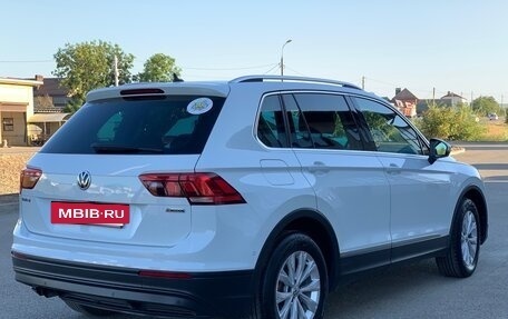 Volkswagen Tiguan II, 2018 год, 2 200 000 рублей, 4 фотография