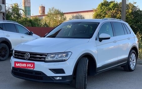 Volkswagen Tiguan II, 2018 год, 2 200 000 рублей, 2 фотография