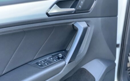 Volkswagen Tiguan II, 2018 год, 2 200 000 рублей, 11 фотография