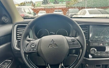 Mitsubishi Outlander III рестайлинг 3, 2022 год, 2 350 000 рублей, 9 фотография