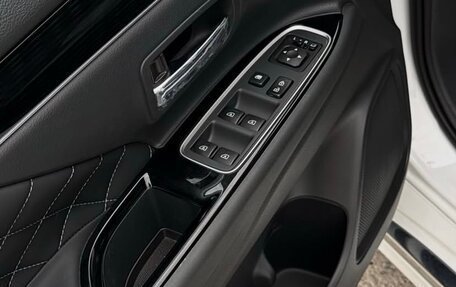 Mitsubishi Outlander III рестайлинг 3, 2022 год, 2 350 000 рублей, 6 фотография