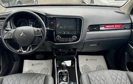 Mitsubishi Outlander III рестайлинг 3, 2022 год, 2 350 000 рублей, 8 фотография