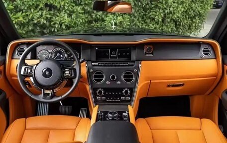 Rolls-Royce Cullinan, 2023 год, 68 000 000 рублей, 4 фотография