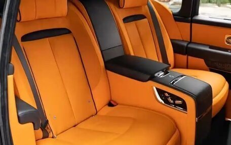 Rolls-Royce Cullinan, 2023 год, 68 000 000 рублей, 8 фотография