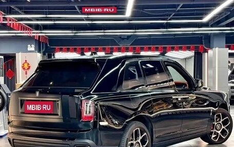Rolls-Royce Cullinan, 2023 год, 68 000 000 рублей, 2 фотография