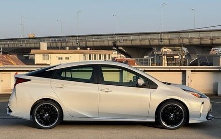 Toyota Prius IV XW50, 2022 год, 1 620 555 рублей, 2 фотография