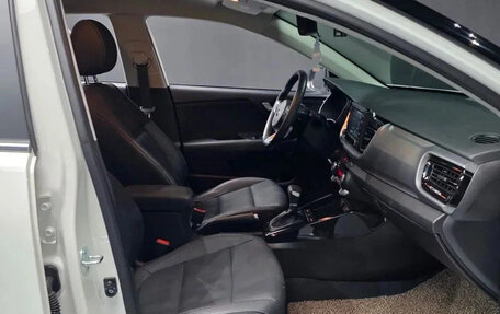 KIA Stonic, 2020 год, 1 200 000 рублей, 5 фотография