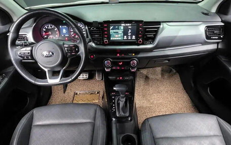 KIA Stonic, 2020 год, 1 200 000 рублей, 4 фотография