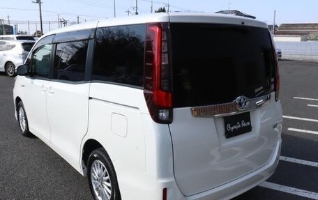 Toyota Noah III, 2016 год, 1 832 007 рублей, 6 фотография