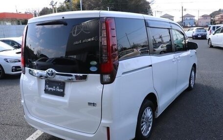 Toyota Noah III, 2016 год, 1 832 007 рублей, 5 фотография