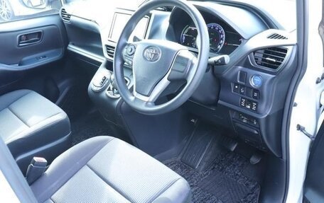 Toyota Noah III, 2016 год, 1 832 007 рублей, 8 фотография