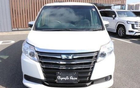 Toyota Noah III, 2016 год, 1 832 007 рублей, 2 фотография