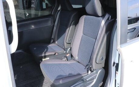 Toyota Noah III, 2016 год, 1 832 007 рублей, 14 фотография