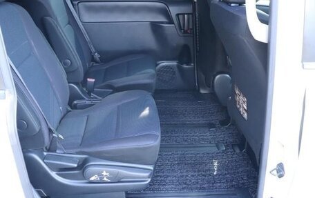 Toyota Noah III, 2016 год, 1 832 007 рублей, 13 фотография