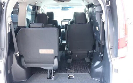 Toyota Noah III, 2016 год, 1 832 007 рублей, 19 фотография