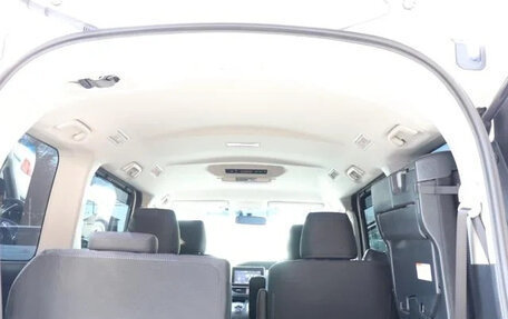 Toyota Noah III, 2016 год, 1 832 007 рублей, 25 фотография