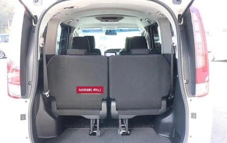 Toyota Noah III, 2016 год, 1 832 007 рублей, 18 фотография