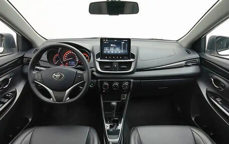 Toyota Yaris XP150 рестайлинг, 2022 год, 973 030 рублей, 5 фотография