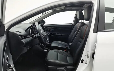 Toyota Yaris XP150 рестайлинг, 2022 год, 973 030 рублей, 8 фотография