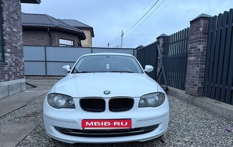 BMW 1 серия, 2011 год, 750 000 рублей, 2 фотография