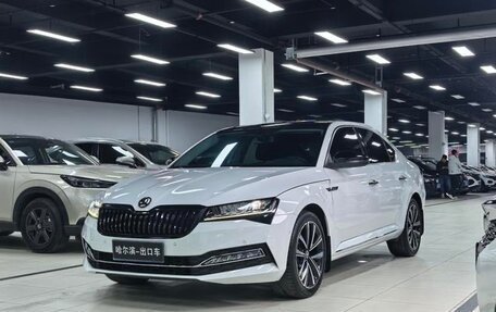 Skoda Superb III рестайлинг, 2022 год, 1 843 000 рублей, 3 фотография