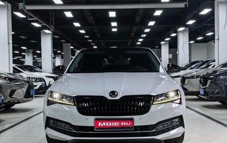 Skoda Superb III рестайлинг, 2022 год, 1 843 000 рублей, 2 фотография