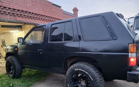 Nissan Terrano II рестайлинг, 1992 год, 400 000 рублей, 3 фотография