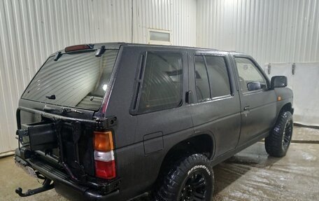 Nissan Terrano II рестайлинг, 1992 год, 400 000 рублей, 5 фотография