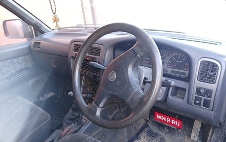 Nissan Terrano II рестайлинг, 1992 год, 400 000 рублей, 21 фотография